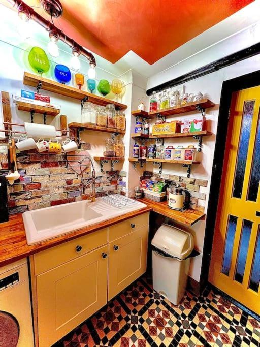 Apartment - Quirky Me1 Рочестер Экстерьер фото